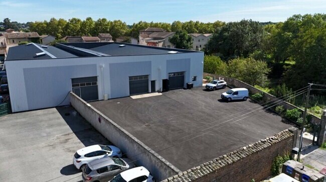 Plus de détails pour 5 Rue Des Maisons Neuves, Belleville-en-Beaujolais - Local d'activités à louer