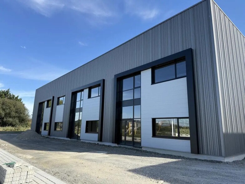 Local d'activités dans Thouaré-sur-Loire à vendre - Photo de l’immeuble – Image 3 sur 5