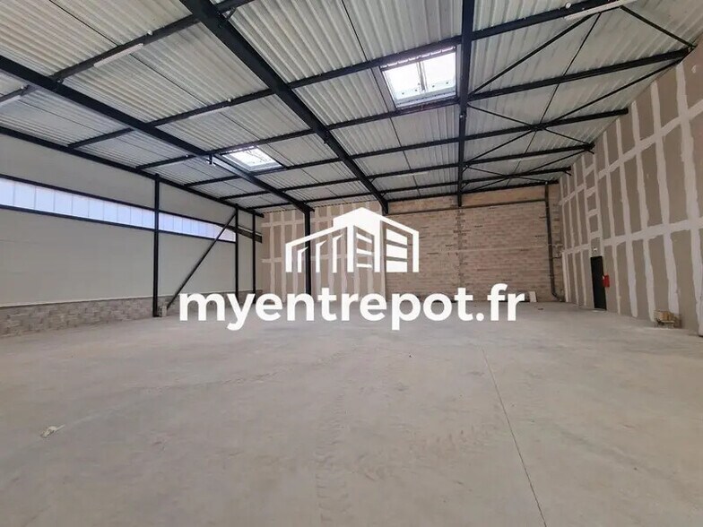 Industriel/Logistique dans Marseille à louer - Photo de l’immeuble – Image 2 sur 5