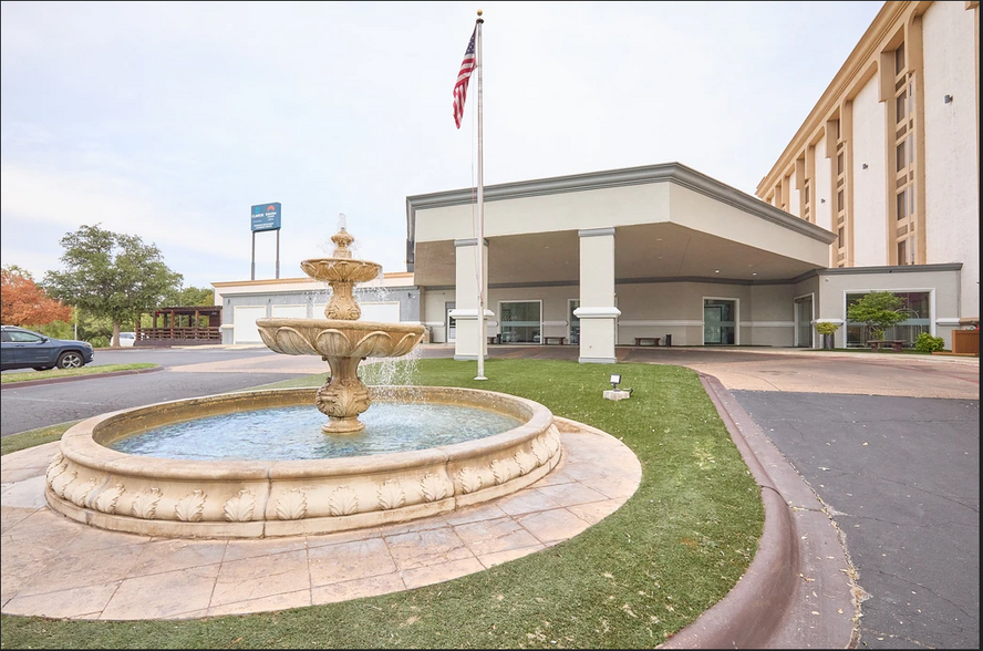 441 Rio Concho Dr, San Angelo, TX à vendre - Photo principale – Image 1 sur 104