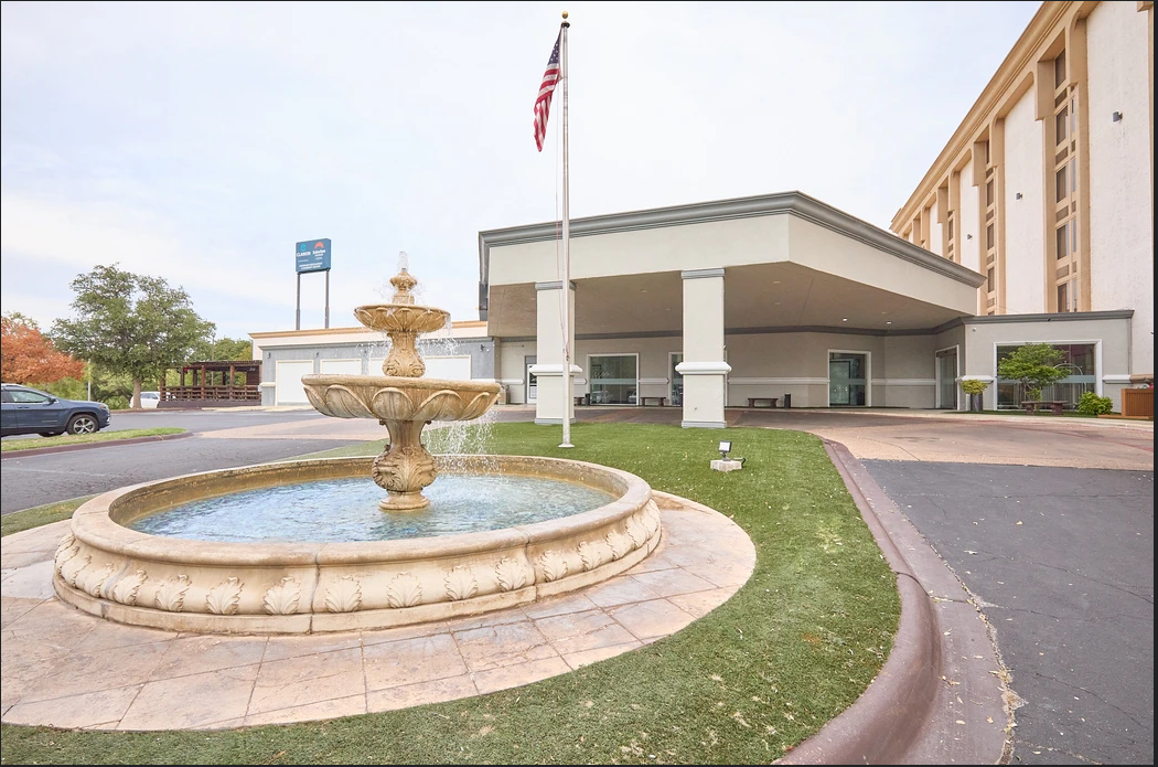 441 Rio Concho Dr, San Angelo, TX à vendre Photo principale– Image 1 sur 105
