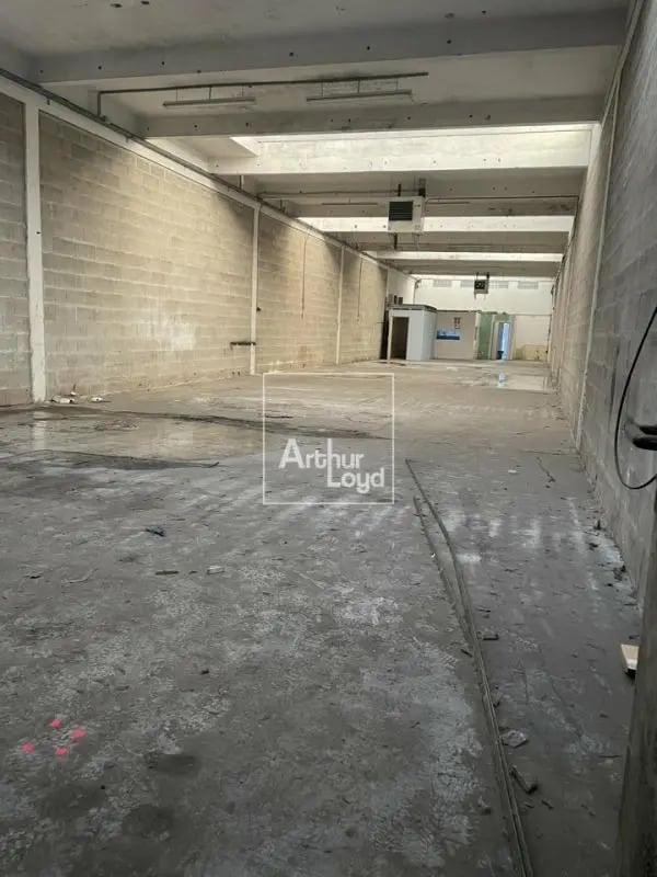 Plus de détails pour Local d’activités à vendre