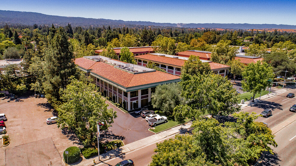 4970 El Camino Real, Los Altos, CA à louer - Photo de l’immeuble – Image 3 sur 12