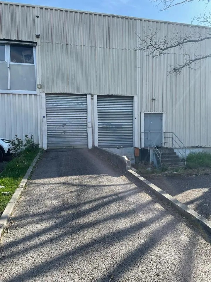 Local d'activités dans Aulnay-sous-Bois à vendre Photo de l’immeuble– Image 1 sur 11