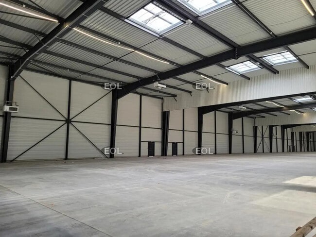 Plus de détails pour Local d'activités à louer