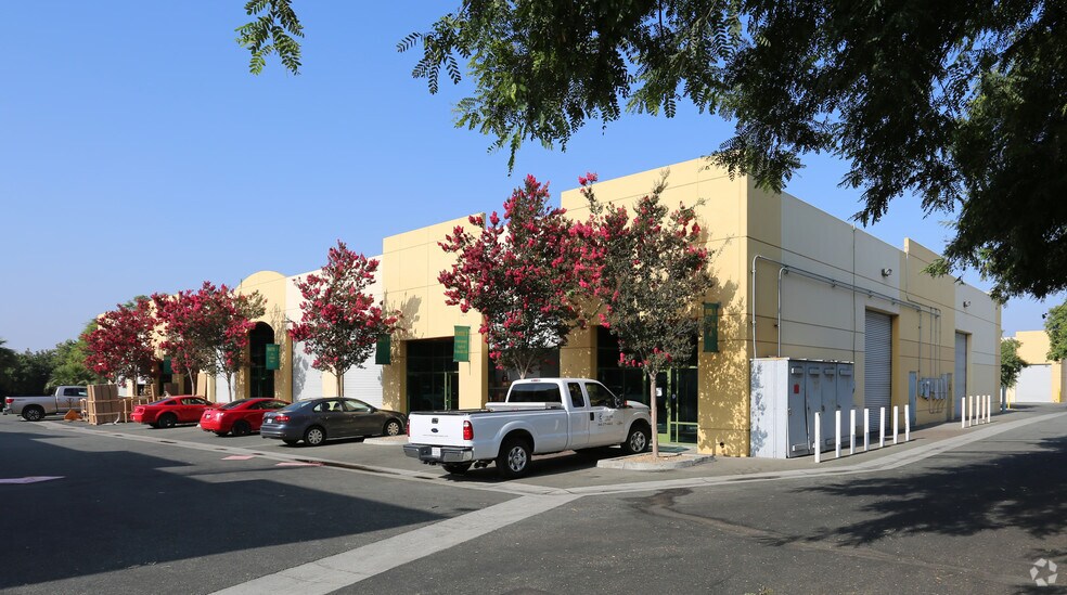 8662 Avenida De La Fuente, San Diego, CA à louer - Photo de l’immeuble – Image 1 sur 7