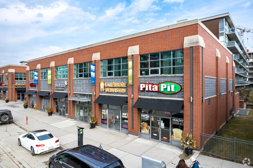 125 Lakeshore Rd E, Mississauga, ON à louer - Photo de l’immeuble – Image 2 sur 2