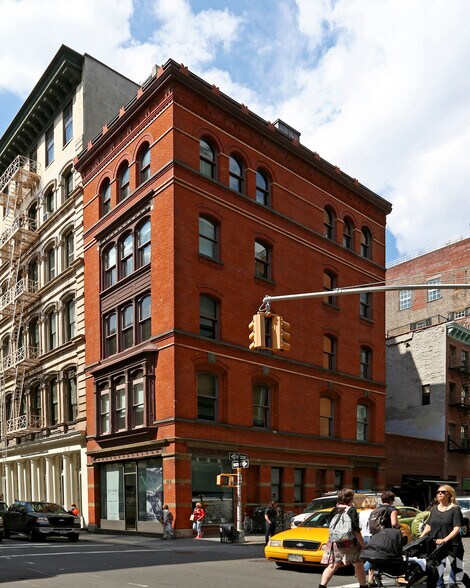 104 Grand St, New York, NY à vendre - Photo de l’immeuble – Image 3 sur 6