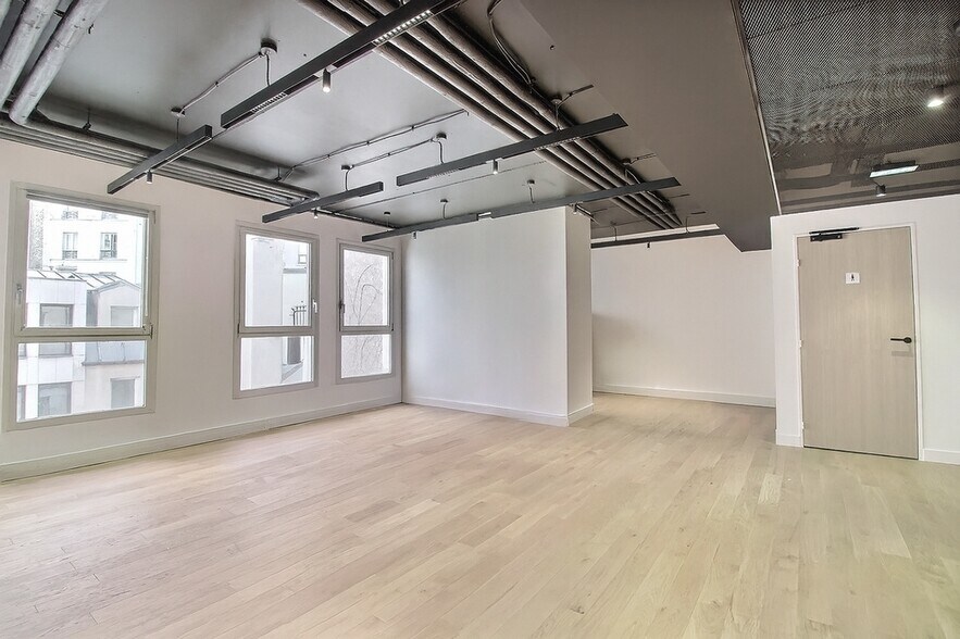 20-22 Rue Des Petits Hôtels, Paris à louer - Photo de l’immeuble – Image 3 sur 11