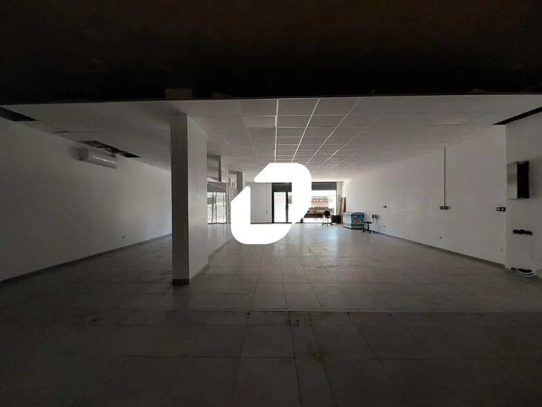 Local commercial dans Le Crès à louer - Photo de l’immeuble – Image 2 sur 11