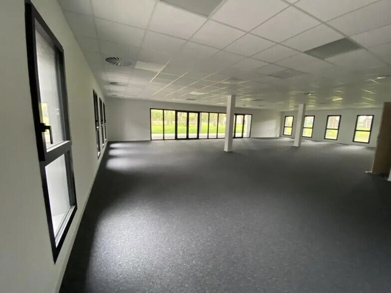 Bureau dans Saint-Grégoire à louer - Photo intérieure – Image 3 sur 7