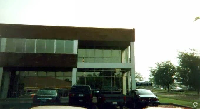 9115 Leesgate Rd, Louisville, KY à louer - Photo de l’immeuble – Image 2 sur 17