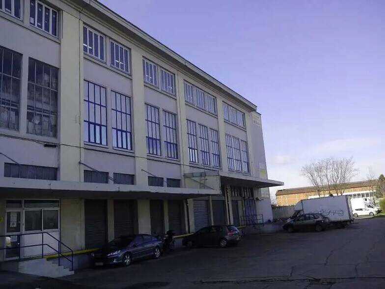 Local d’activités dans Bobigny à louer - Photo de l’immeuble – Image 1 sur 5