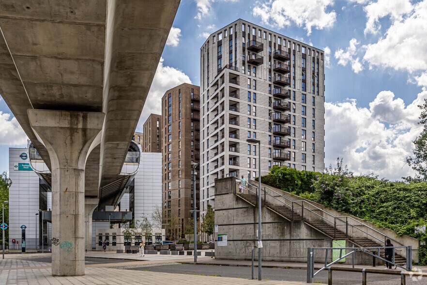 N Woolwich Rd, Londres à louer - Photo de l’immeuble – Image 2 sur 7