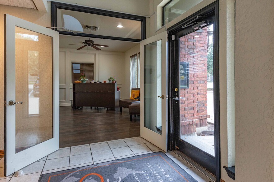 3010 W Park Row Dr, Pantego, TX à vendre - Photo de l’immeuble – Image 3 sur 13