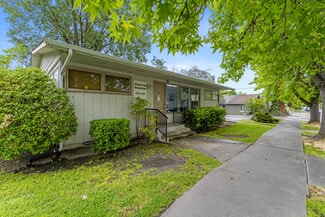Plus de détails pour 515 NE 8th St, Grants Pass, OR - Bureau à vendre