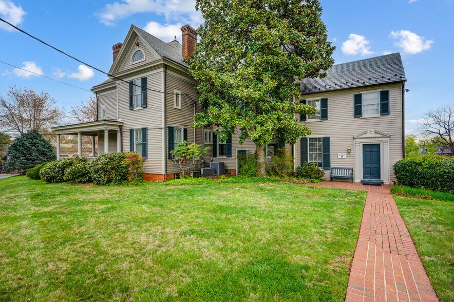 2525 Rivermont Ave, Lynchburg, VA à vendre - Photo de l’immeuble – Image 2 sur 26