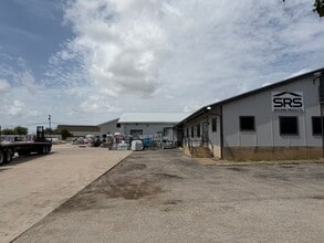 1821 Central Commerce Ct, Round Rock, TX à louer Photo de l’immeuble– Image 1 sur 3