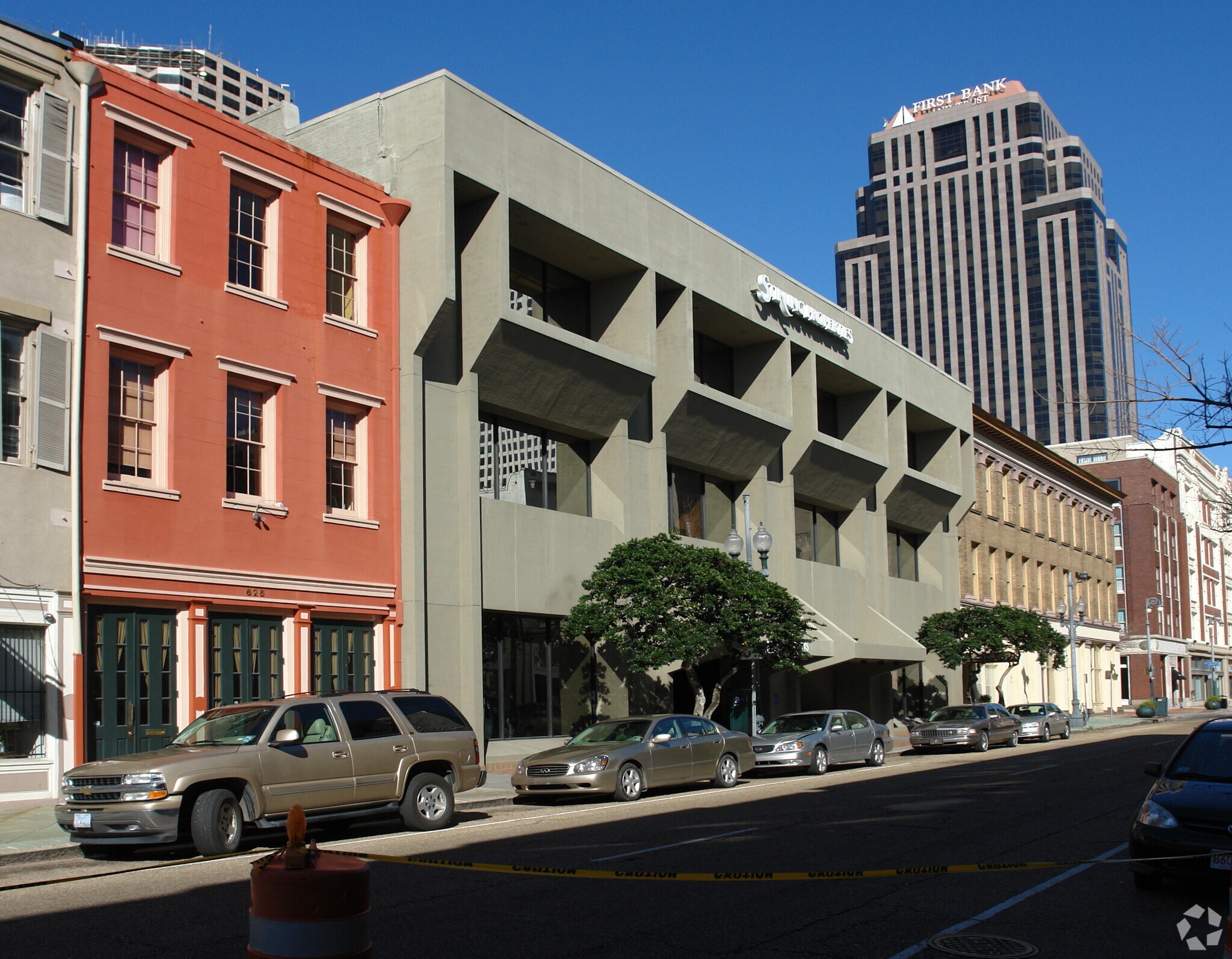 615 Baronne St, New Orleans, LA à louer Photo principale– Image 1 sur 7