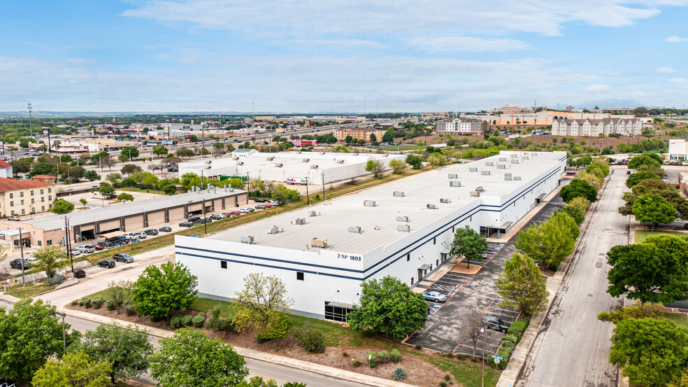 1803 Grandstand Dr, San Antonio, TX à louer - Photo de l’immeuble – Image 1 sur 10