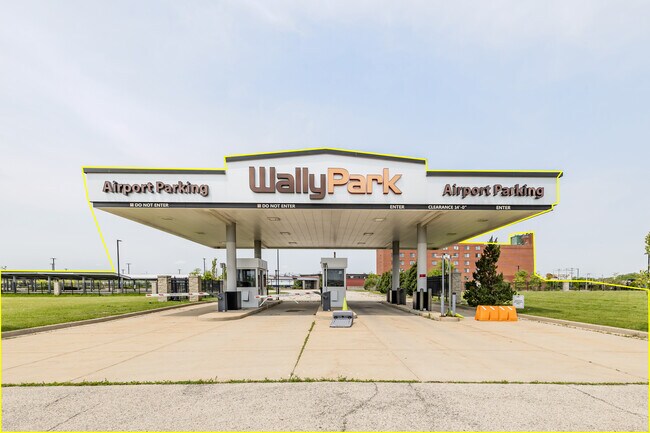 Plus de détails pour 4747 S Howell Ave, Milwaukee, WI - Spécialisé à vendre