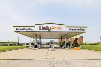 Adjacent to MKE Airport | Opportunity Zone - Immobilier d'entreprise