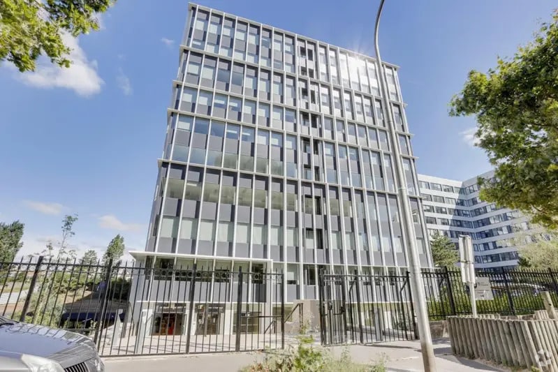 11 Avenue Dubonnet, Courbevoie à louer - Photo de l’immeuble – Image 3 sur 21