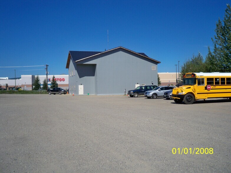 399 Helmericks Ave, Fairbanks, AK à louer - Photo de l’immeuble – Image 3 sur 11