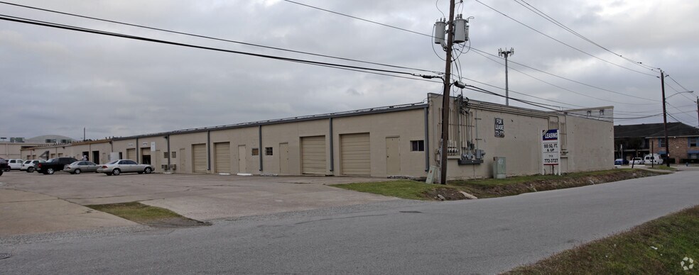 6910 Renwick Dr, Houston, TX à louer - Photo de l’immeuble – Image 2 sur 2
