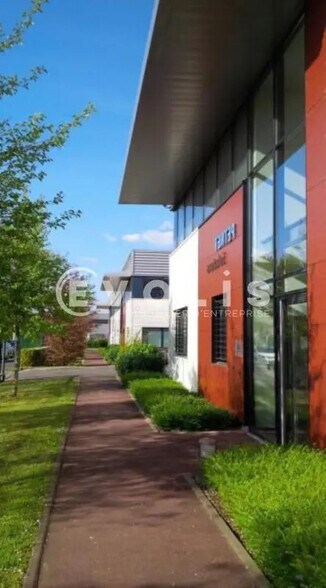 11-17 Rue Des Pyrénées, Lisses à louer - Photo de l’immeuble – Image 3 sur 5