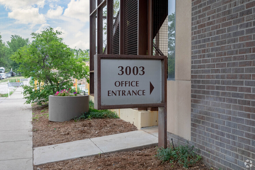 3003 E 3rd Ave, Denver, CO à louer - Photo de l’immeuble – Image 3 sur 6