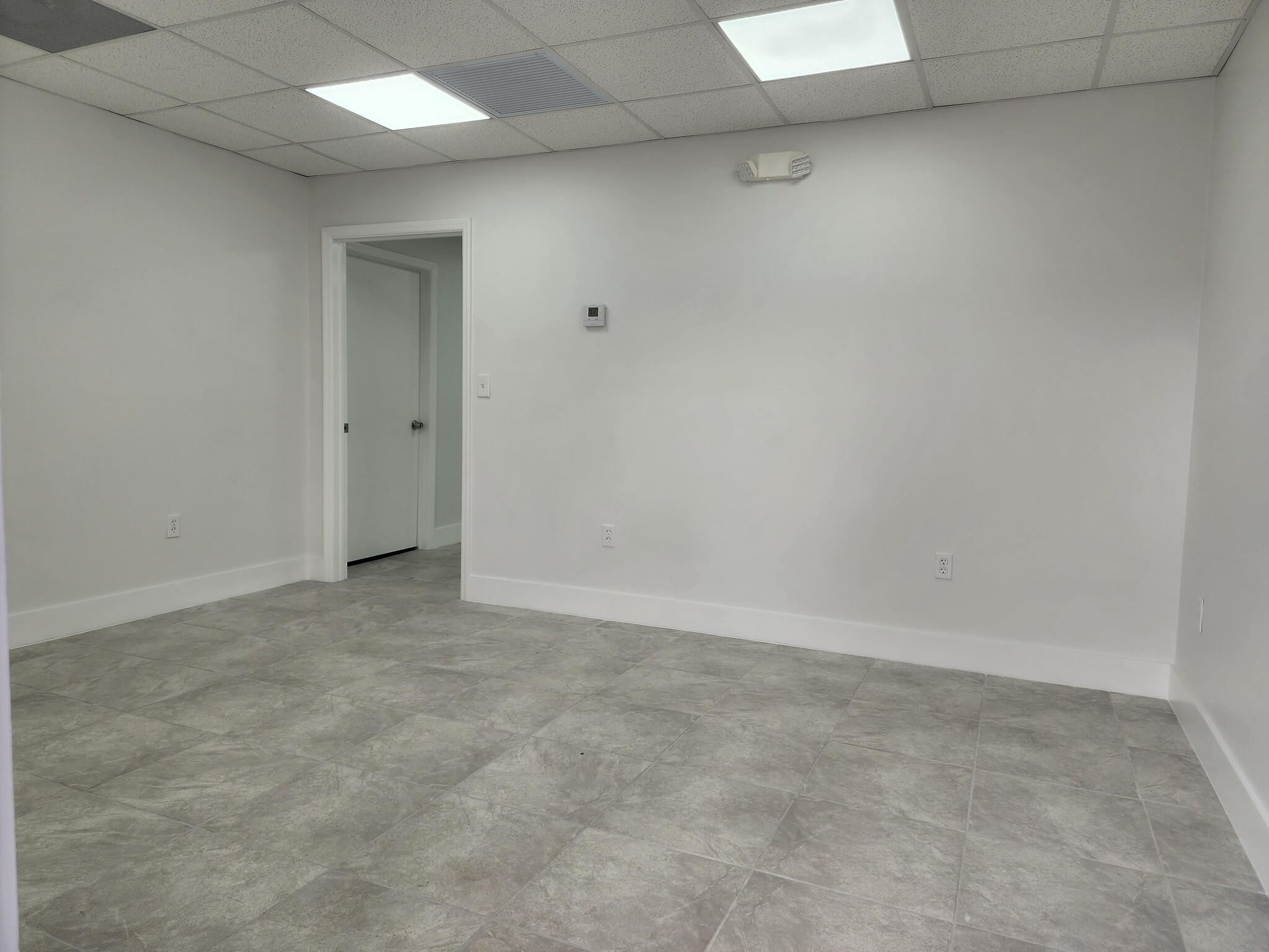 460 W 84th St, Hialeah, FL à louer Photo intérieure– Image 1 sur 6