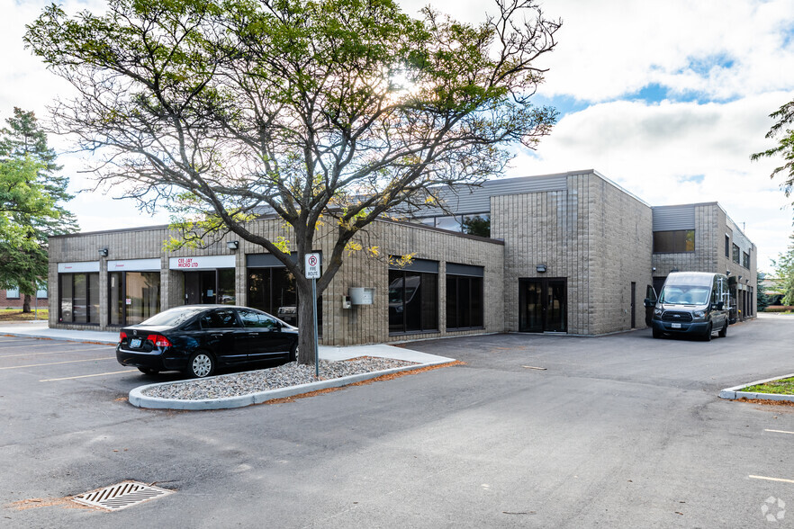 155 Terence Matthews Cres, Ottawa, ON à vendre - Photo de l’immeuble – Image 3 sur 8