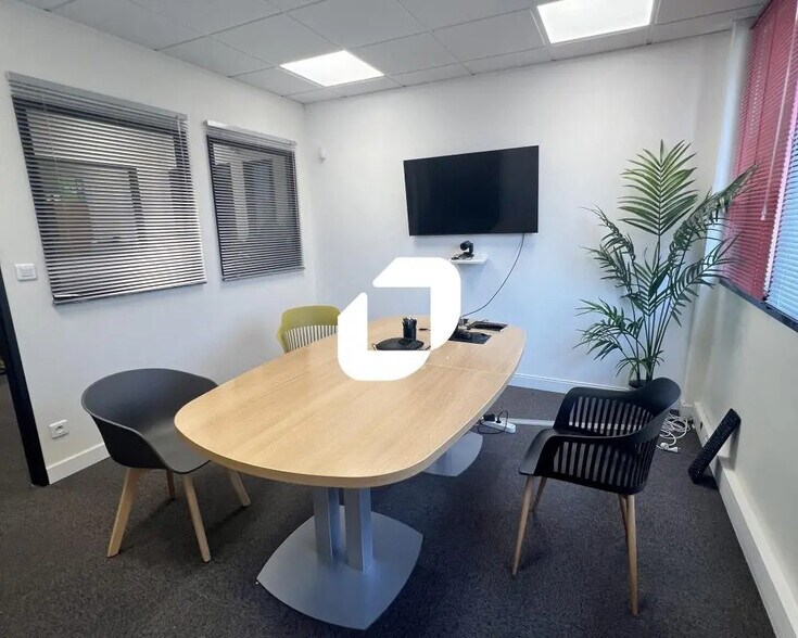 Bureau dans Haute-Goulaine à louer - Photo de l’immeuble – Image 3 sur 4