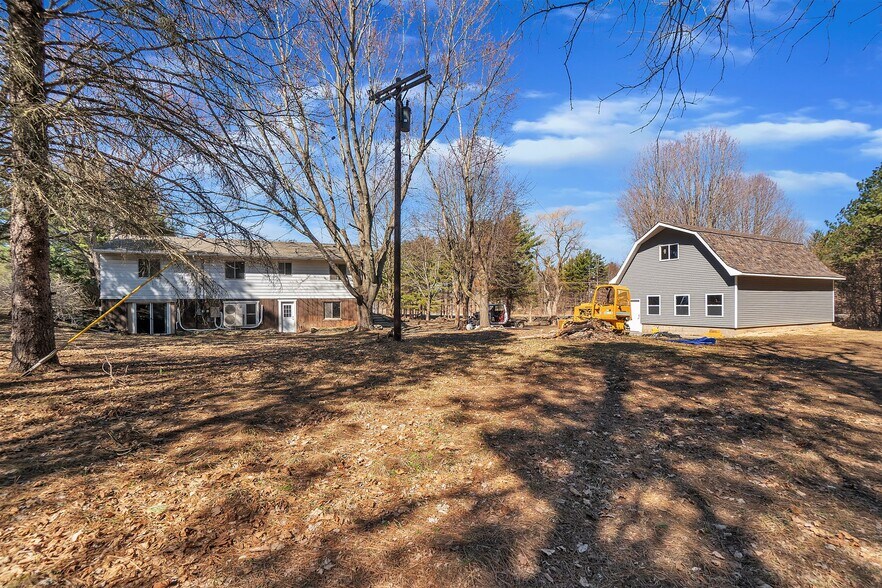 10050 Hyne Rd, Brighton, MI à vendre - Photo de l’immeuble – Image 2 sur 12