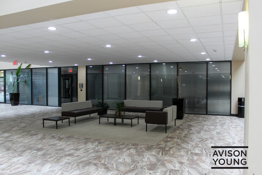 390 Glenborough Dr, Houston, TX à louer - Hall d’entrée – Image 2 sur 3
