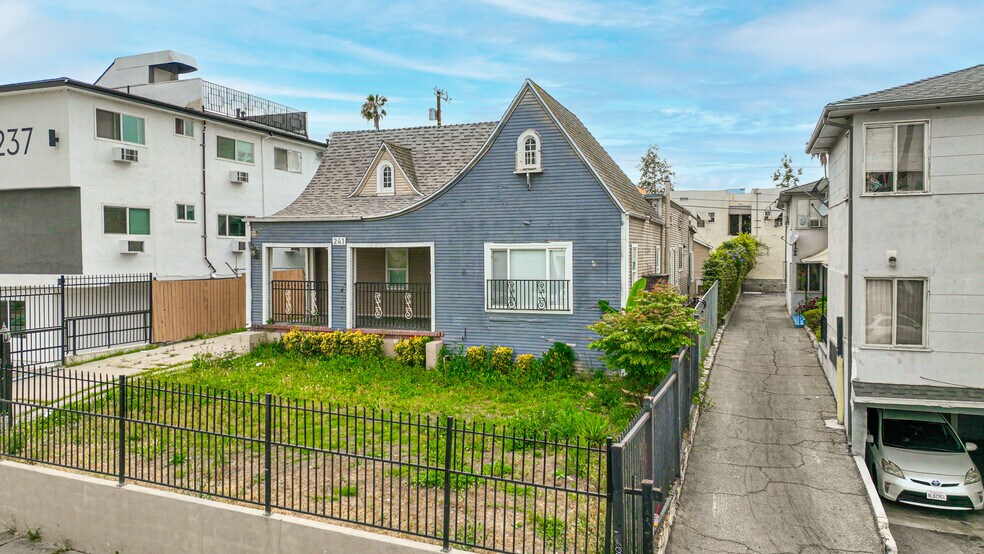 241 N Catalina St, Los Angeles, CA à vendre - Photo de l’immeuble – Image 2 sur 24