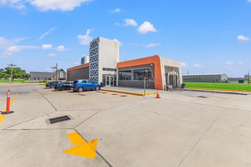 5325 N Twin City Hwy, Port Arthur, TX à vendre - Photo principale – Image 1 sur 9