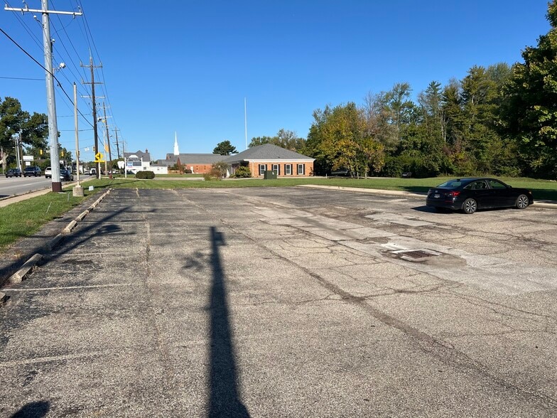 872 Ohio Pike, Cincinnati, OH à vendre - Photo de l’immeuble – Image 3 sur 46