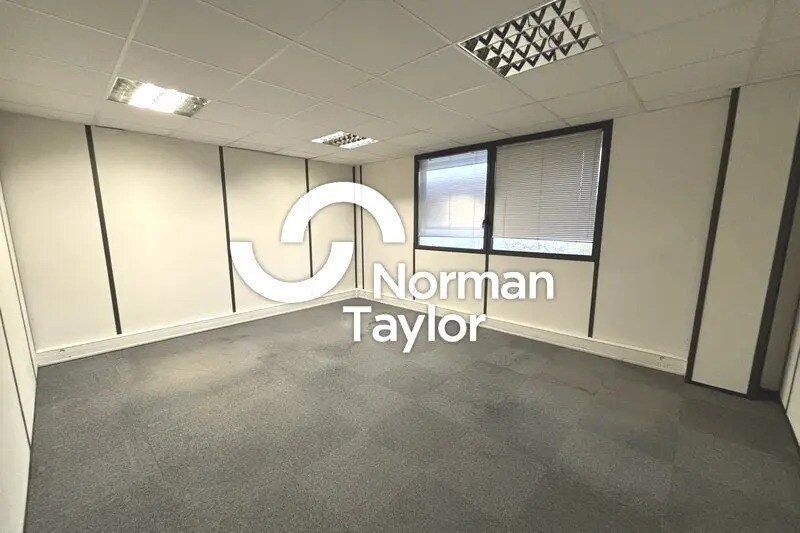 Local d’activités dans Montpellier à louer - Photo de l’immeuble – Image 3 sur 5