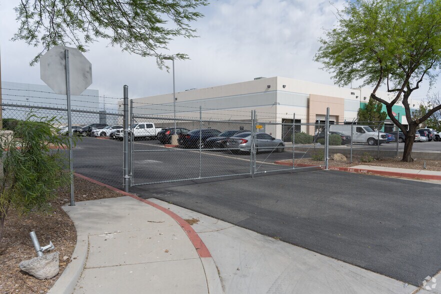 6025 Procyon St, Las Vegas, NV à louer - Photo de l’immeuble – Image 3 sur 6