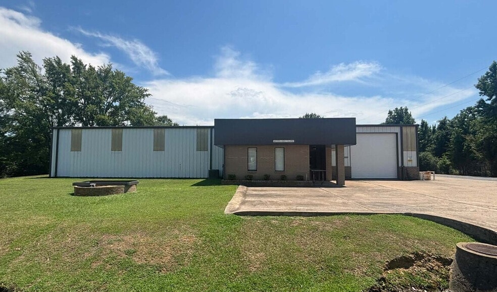 825 William J Clark Dr, Conway, AR à vendre - Photo principale – Image 1 sur 5