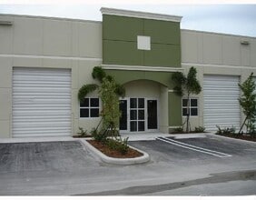 2071 NW 112th Ave, Miami, FL à louer Photo de l’immeuble– Image 1 sur 3