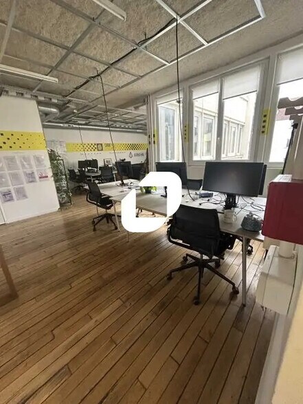 9 Rue D'Alexandrie, Paris à louer - Photo de l’immeuble – Image 2 sur 5