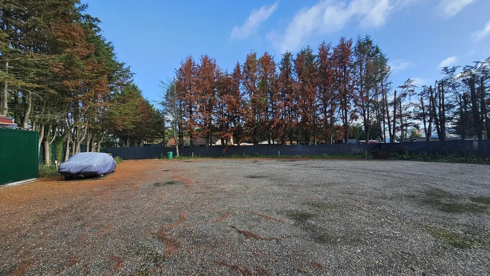 Terrain dans Pontault-Combault à louer - Photo de l’immeuble – Image 2 sur 8