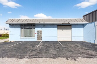 321 N Railroad Ave, Boynton Beach, FL à louer Photo intérieure– Image 1 sur 9