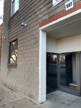 507 N Center St, Bloomington, IL à louer Photo de l’immeuble– Image 1 sur 10