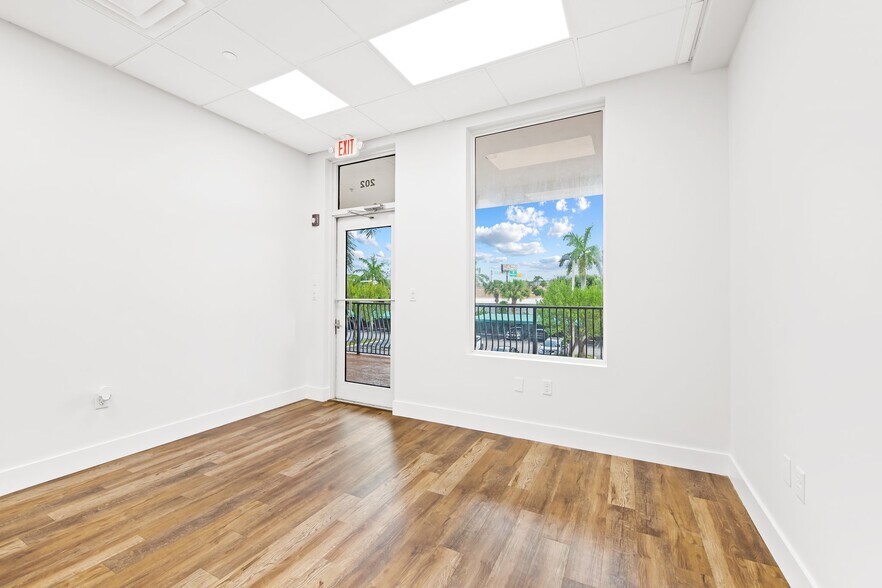 2465 Mercer Ave, West Palm Beach, FL à vendre - Photo intérieure – Image 2 sur 18
