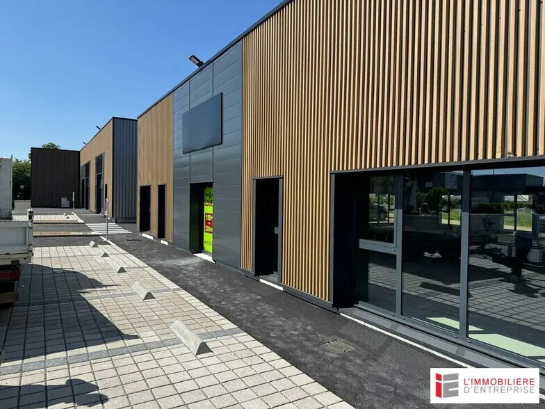 Local d’activités dans La Bouëxière à louer - Photo de l’immeuble – Image 1 sur 12