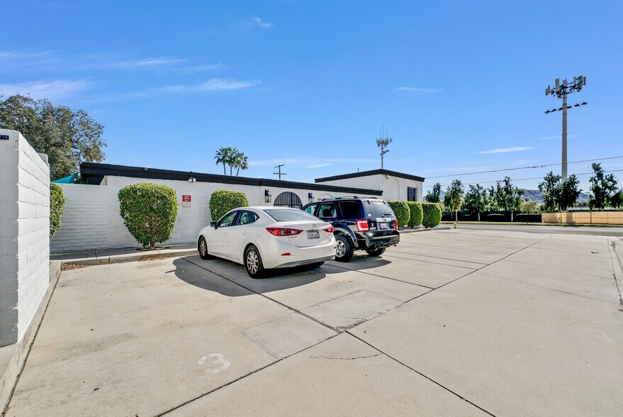 1900 E Baristo Rd, Palm Springs, CA à vendre - Photo de l’immeuble – Image 3 sur 26